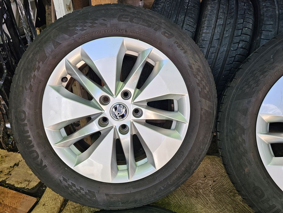 Jante aliaj 16" Skoda Octavia 3/4 Volkswagen cu anvelope vara  205 60 16