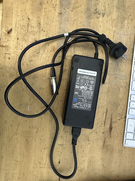 Incarcator bicicleta electrica 42v 2ah