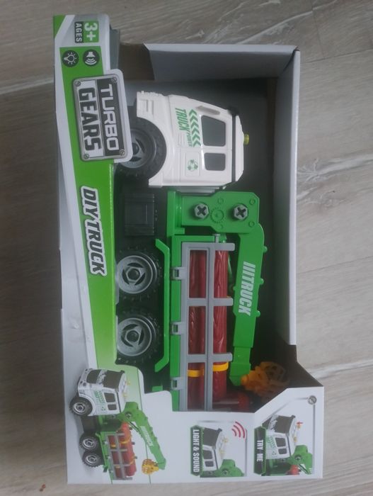 Продавам детско камионче