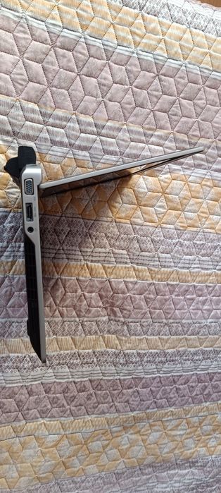 Продавам лаптоп Dell Latitude E6230