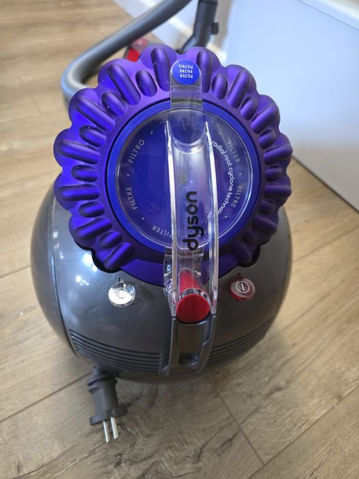 Vând Aspirator fără sac Dyson Big Ball Parquet 2
