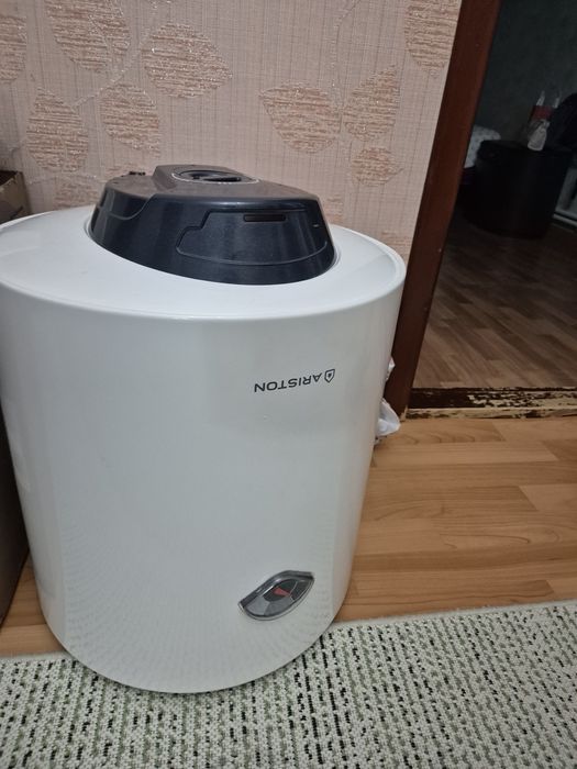 Продам б/у Аристон на запчасти