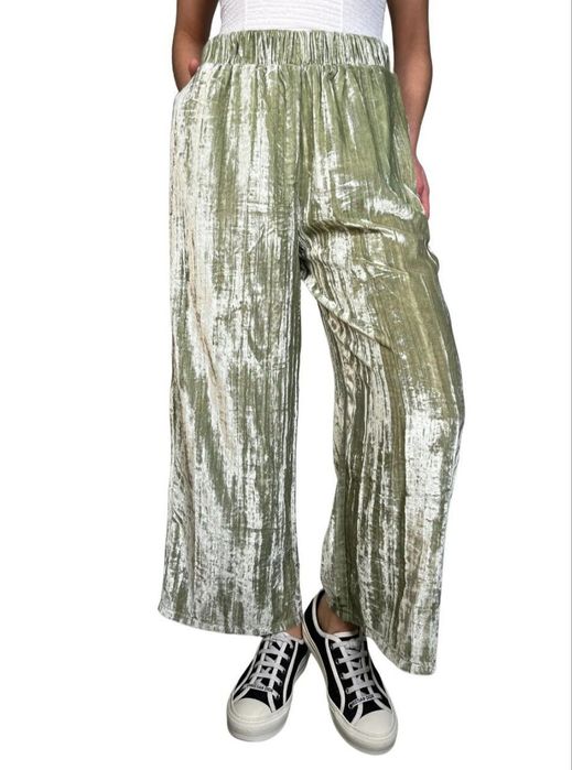 Продается жилет , брюки и штаны оригинал