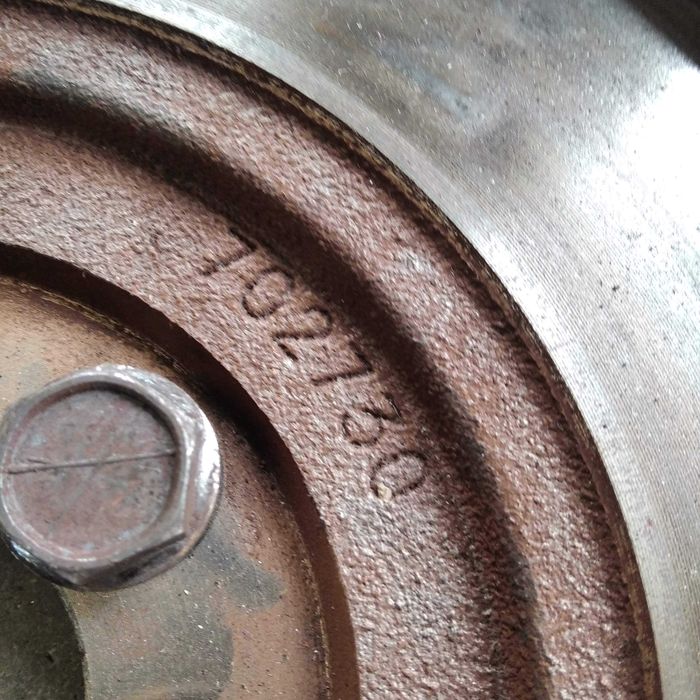 Skoda Octavia 2  2008г.  Греда задна брония и твърд маховик