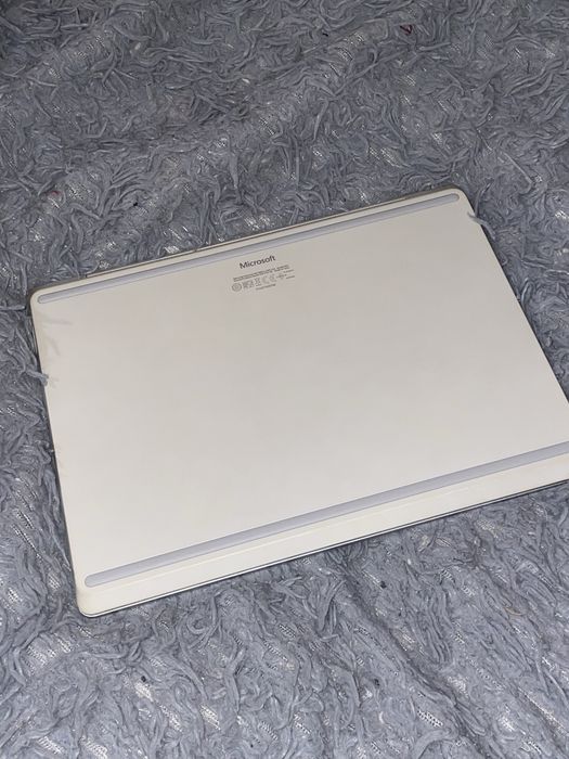 Microsoft Surface Laptop Go 1943