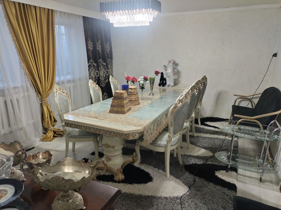 Стол со стульями продам