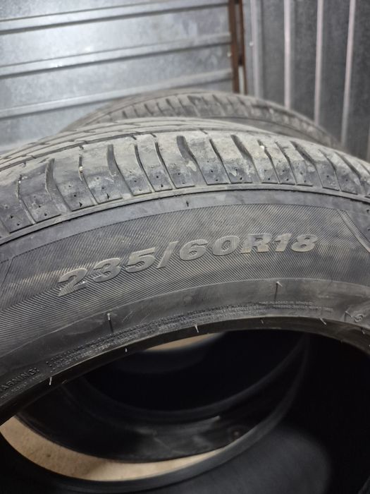 Продам шины б/у 235-60 R18