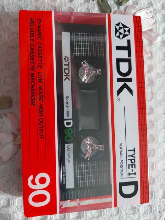 Аудио-кассеты новые, запечатанные.