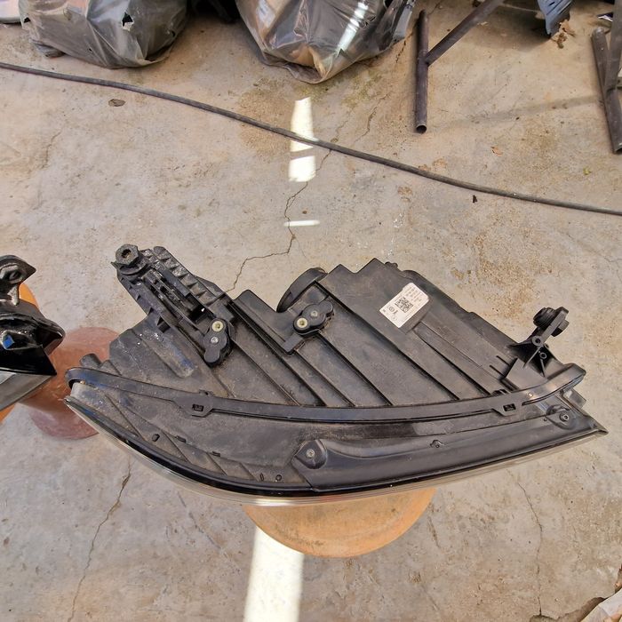 VW Passat B8 2022 десен фар