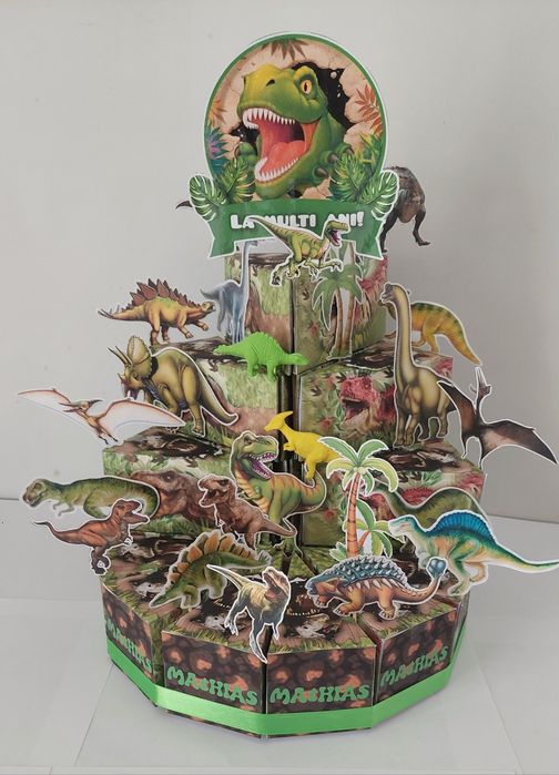 Tort din cutii personalizate