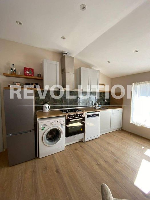 Дава се под наем Тристаен апартамент в Варна, ЖП Гара - 100 кв.м за 997.05 € - Снимка #1