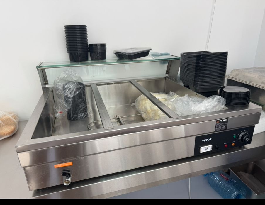 Vand masa calda aproape noua ! Folosit 1 luna