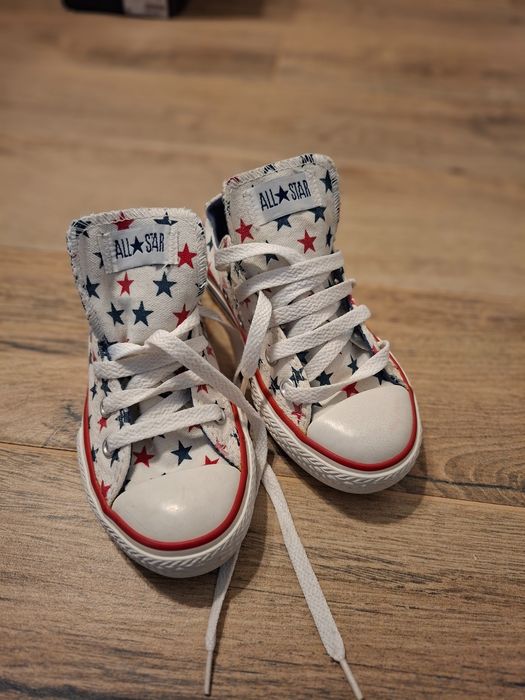 Tenesi Converse...