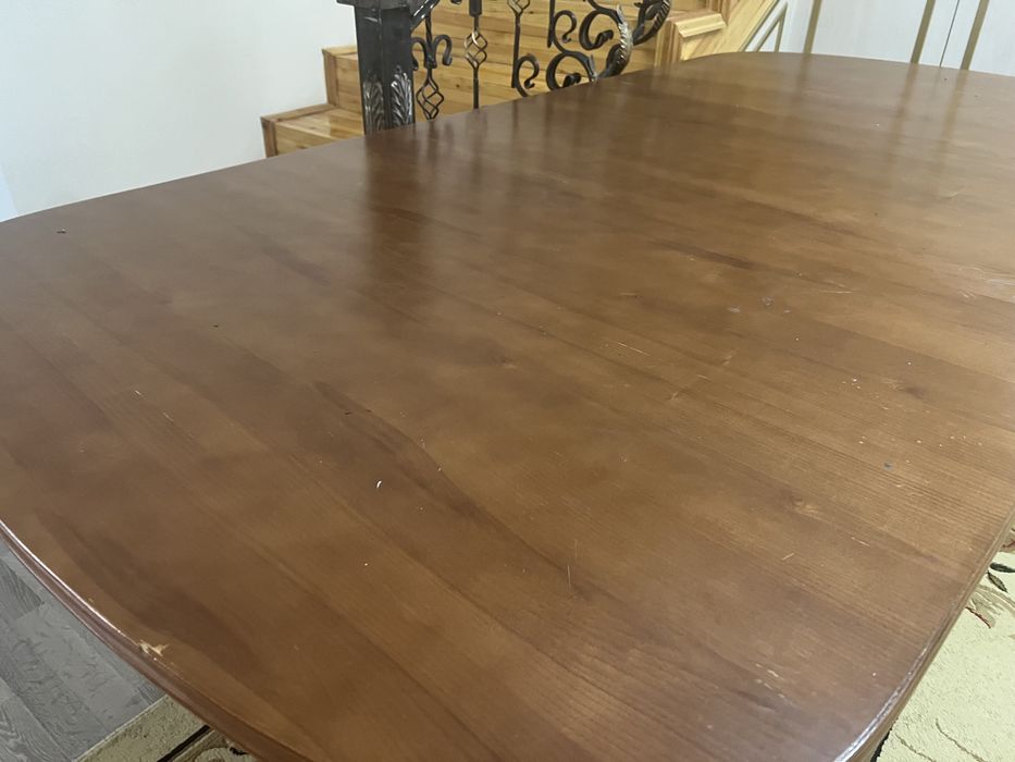 Продаются стол и стулья -3 млн! Цена договорная!