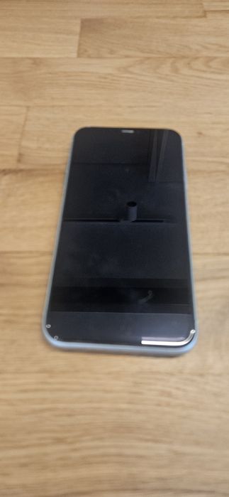 Продавам IPhone 11  64 Gb