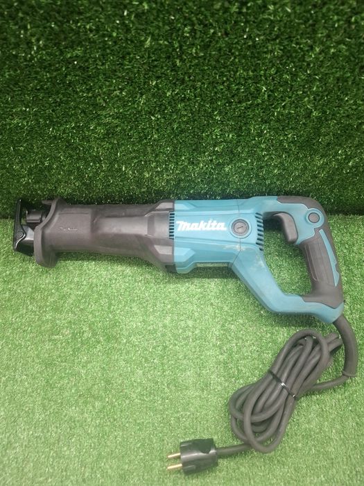 Саблен трион на Makita JR3051T