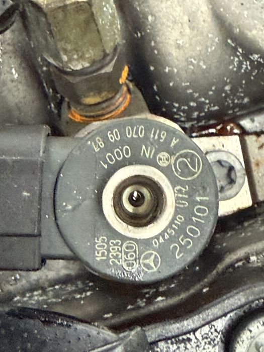 injector A6110700987 mercedes benz sprinter c class e class motor 2.2