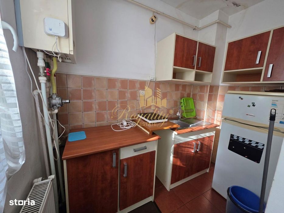 Apartament 1 camera, centrala proprie, etaj 1 - Zona Complexului Stude