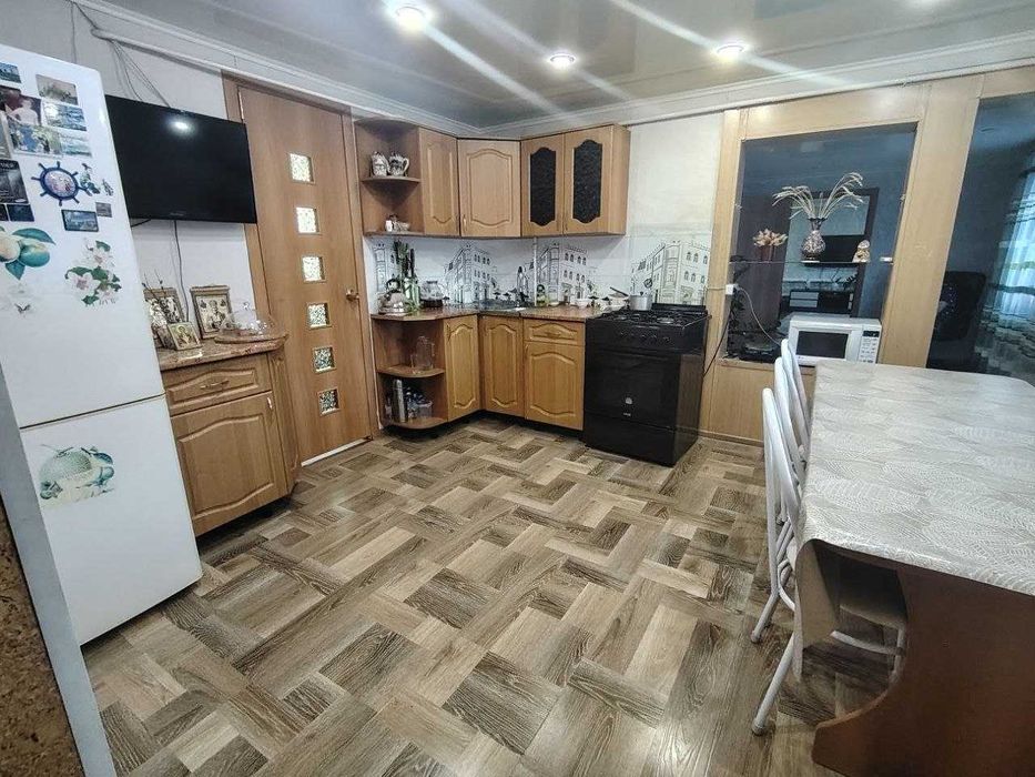 Дом в городе с ухоженным участком