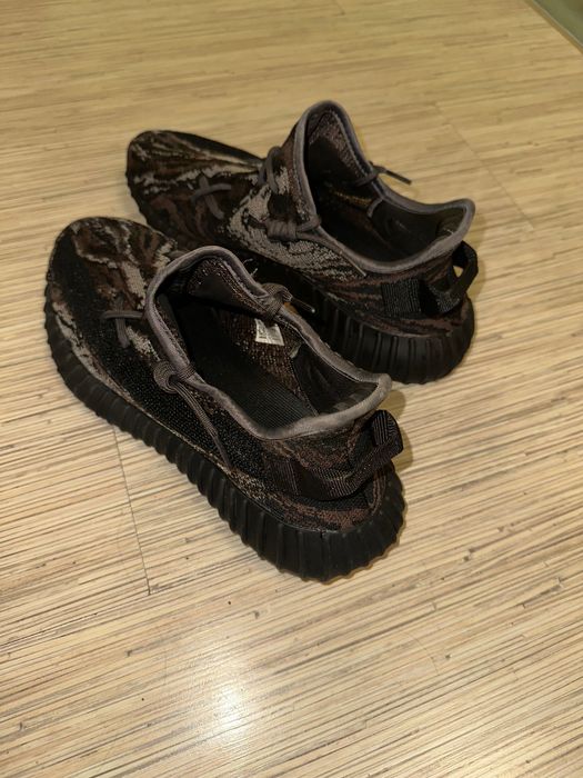 adidas Yeezy Boost 350 V2 - Mx Rock