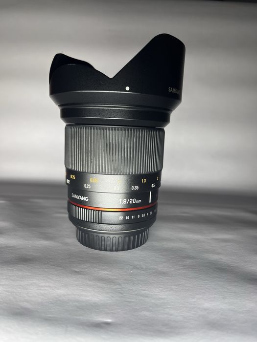 Obiectiv EF Samyang 35mm  VDSLR T 1.5 si Samyang 20mm F1.8