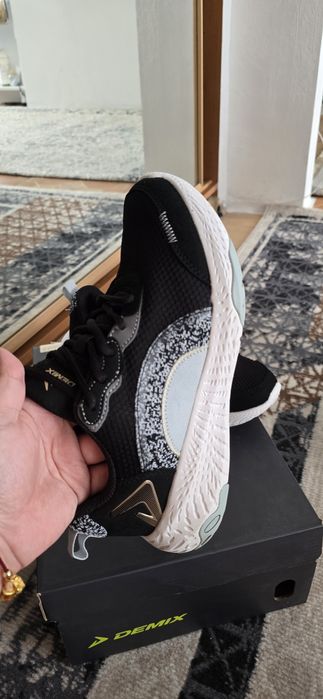 Женские кроссовки 39 размер