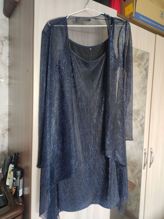 Платье с накидкой