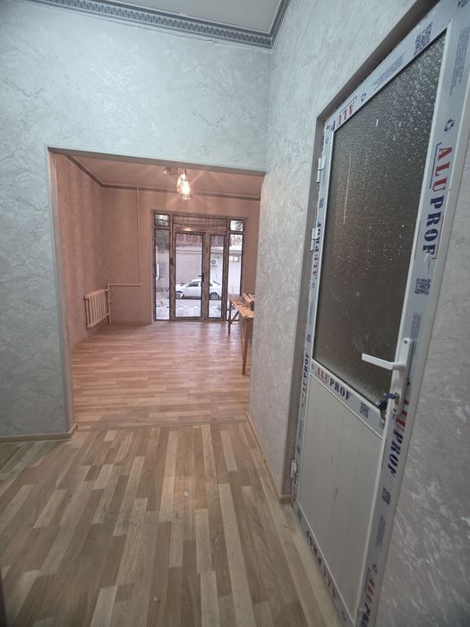 Chilonzor 19kv arendatori bilan bozori yonida ofis  sotiladi joy 45000