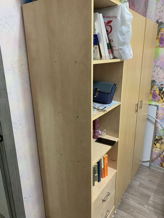 Продаю шкаф с полкой и стол