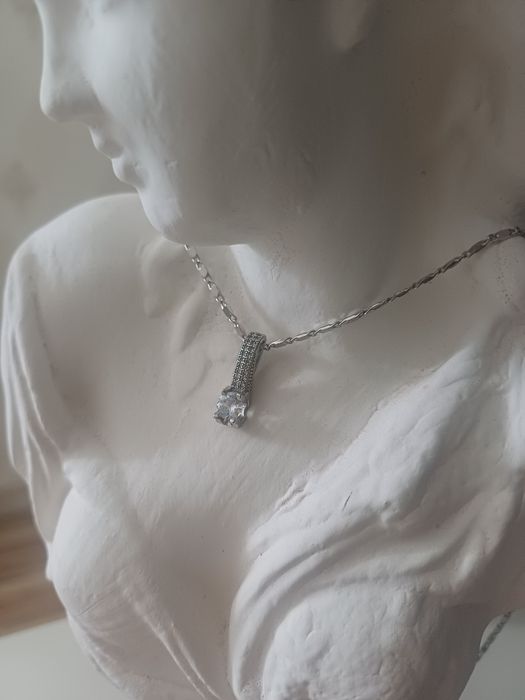 Продам серебряный комплект серьги и цепочка с подвеской