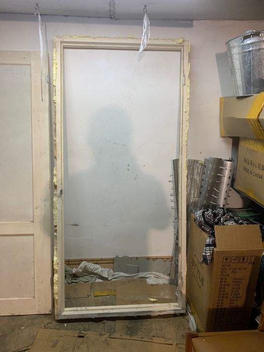 Продам дверь с коробкой