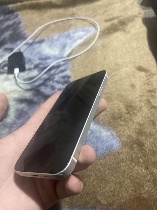 Продам Iphone 12