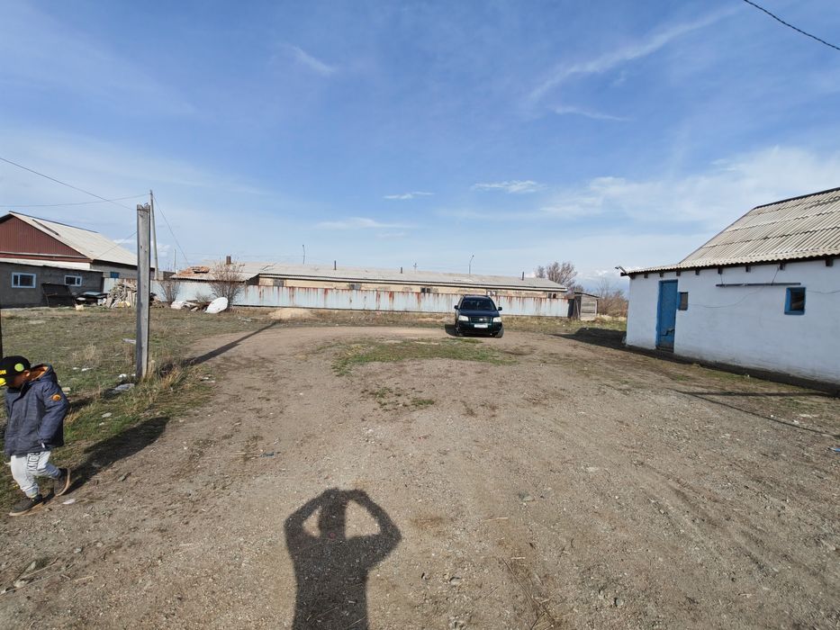 Уй сатылылад 9 соттық жерімен