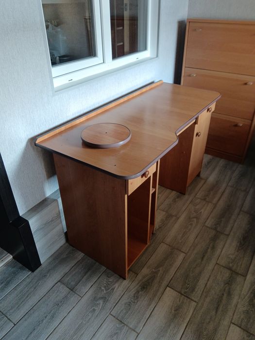 Продаётся стол компьютерный