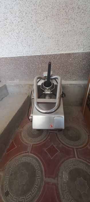 Gosht poliz maxsulotlarini maydalashga moljallangan myasarovka sotilad