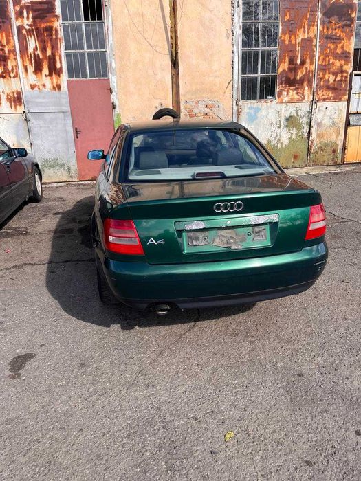 Ауди А4 1.6 бензин 1999  година на части