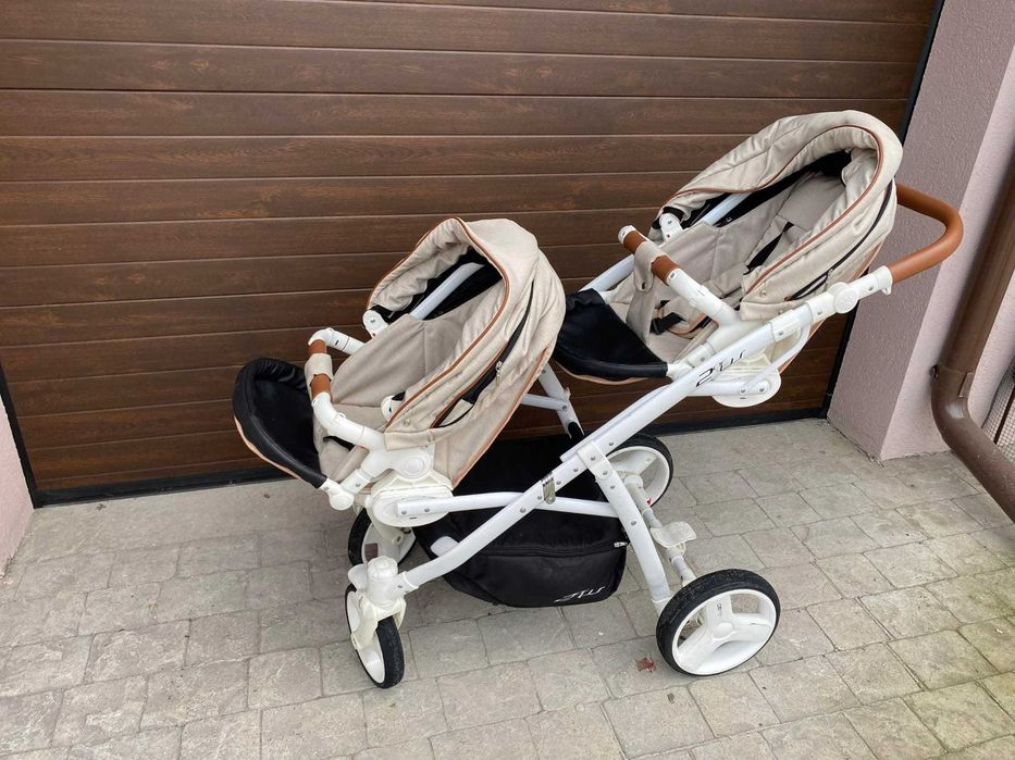 Carucior Gemeni 6 in 1 Landourile sunt așezate unul în spatele celuila