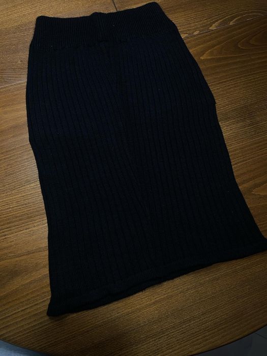 Черна еластична пола