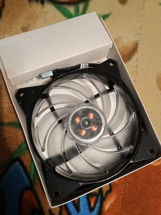 Продается вентилятор Cooler Master Masterfan MF120