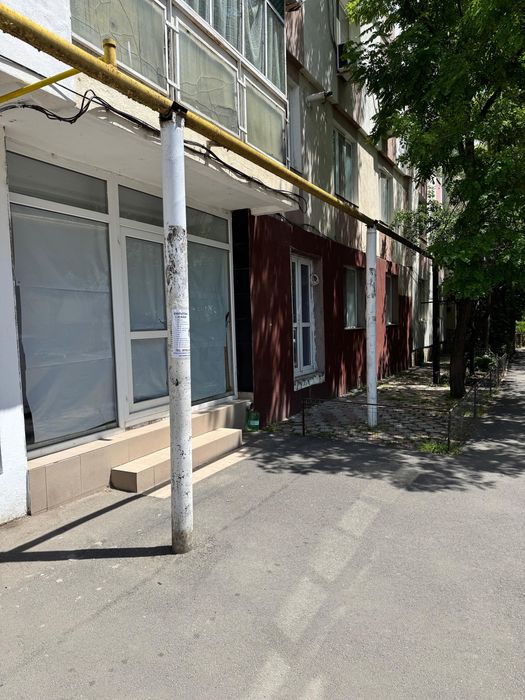 Proprietar vand apartament 3 camere Calarasi .