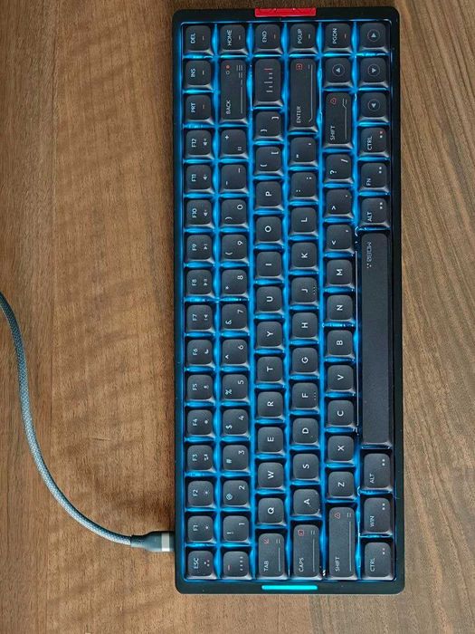 iqunix mq80 нископрофилна механична клавиатура с механични суичове от kailh