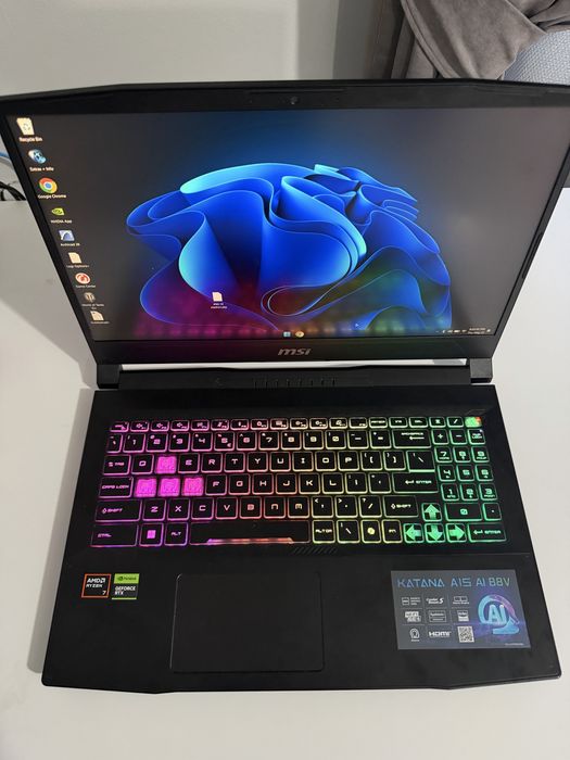 Laptop gaming MSI KATANA A15 procesor AMD RYZEN 7 8845HS 5.1gGHz 16GB RAM DDR5, placa video NVIDIA GEFORCE RTX 4060 8GB GDDR6, FULL HD IPS 144Hz