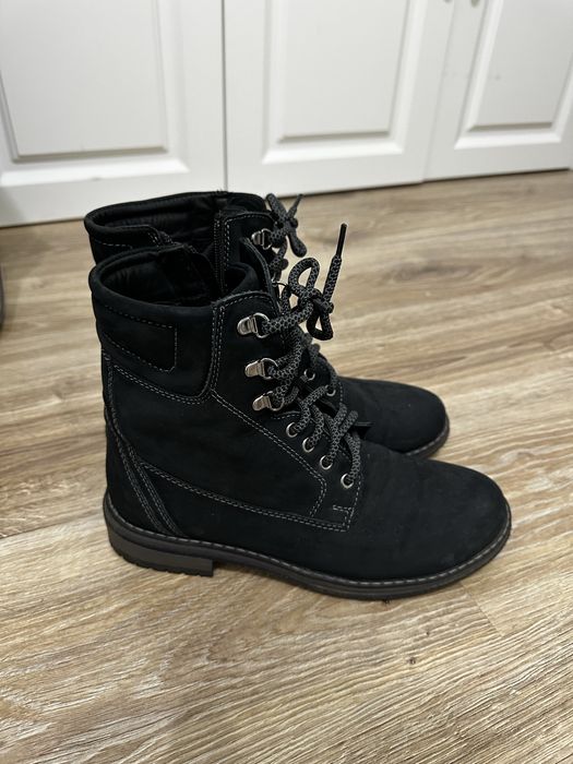 Продам женские ботинки