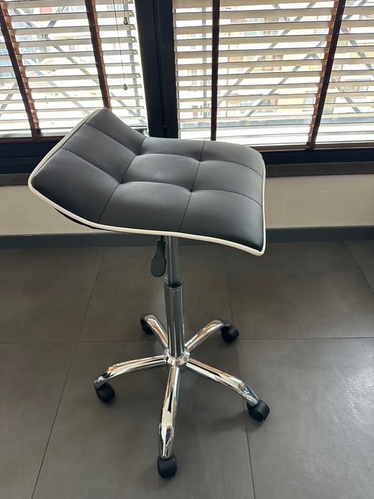 Висок стол на колелца Париж + 24м гаранция