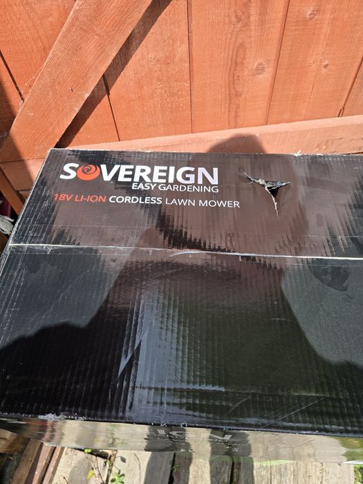 Masina de tuns gazon cu baterii