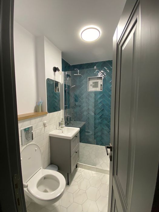 Apartament modern cu 3 camere de inchiriat , ultracentral, etaj 2/4 Craiova