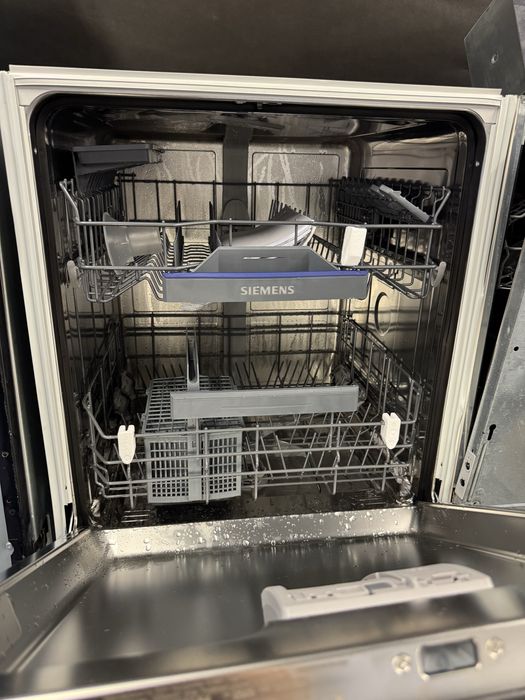 Mașină de spălat vase semi-integrată Siemens SN53ES22AE