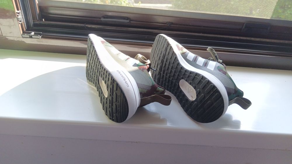 Pantofi sport Adidas, noi, camuflaj măsura 33 originali.