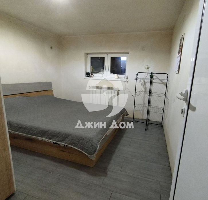 Просторна двуетажна къща в гр. Бяла