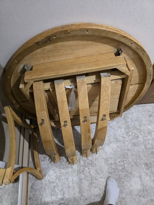 стол обеденный продам